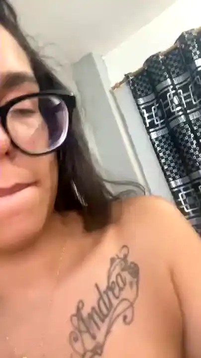 Omaraboom – [Amateur.tv] Webcam Licking Rubbing Pussy – 2025-10-28 16:07:29