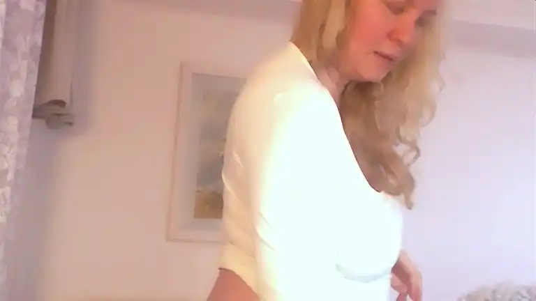 Lauraskyx – [Streamate] Erotic Naughty Camgirl – 2025-10-23 10:50:38