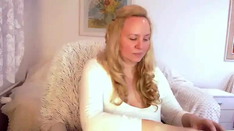 Lauraskyx – [Streamate] Huge Gets Dirty Live Show – 2025-03-08 16:46:50
