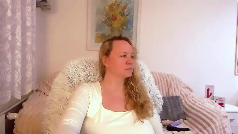 Lauraskyx – [Streamate] Natural Body Young Slut Cum – 2025-11-20 16:00:10