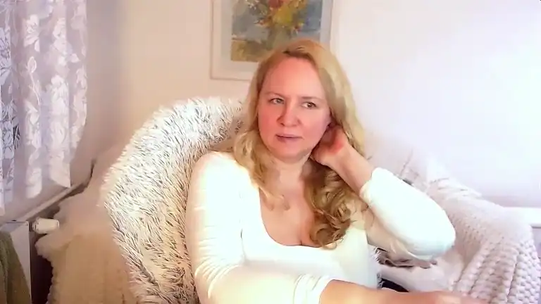 Lauraskyx – [Streamate] Nice Chat Playful – 2025-09-17 19:33:02