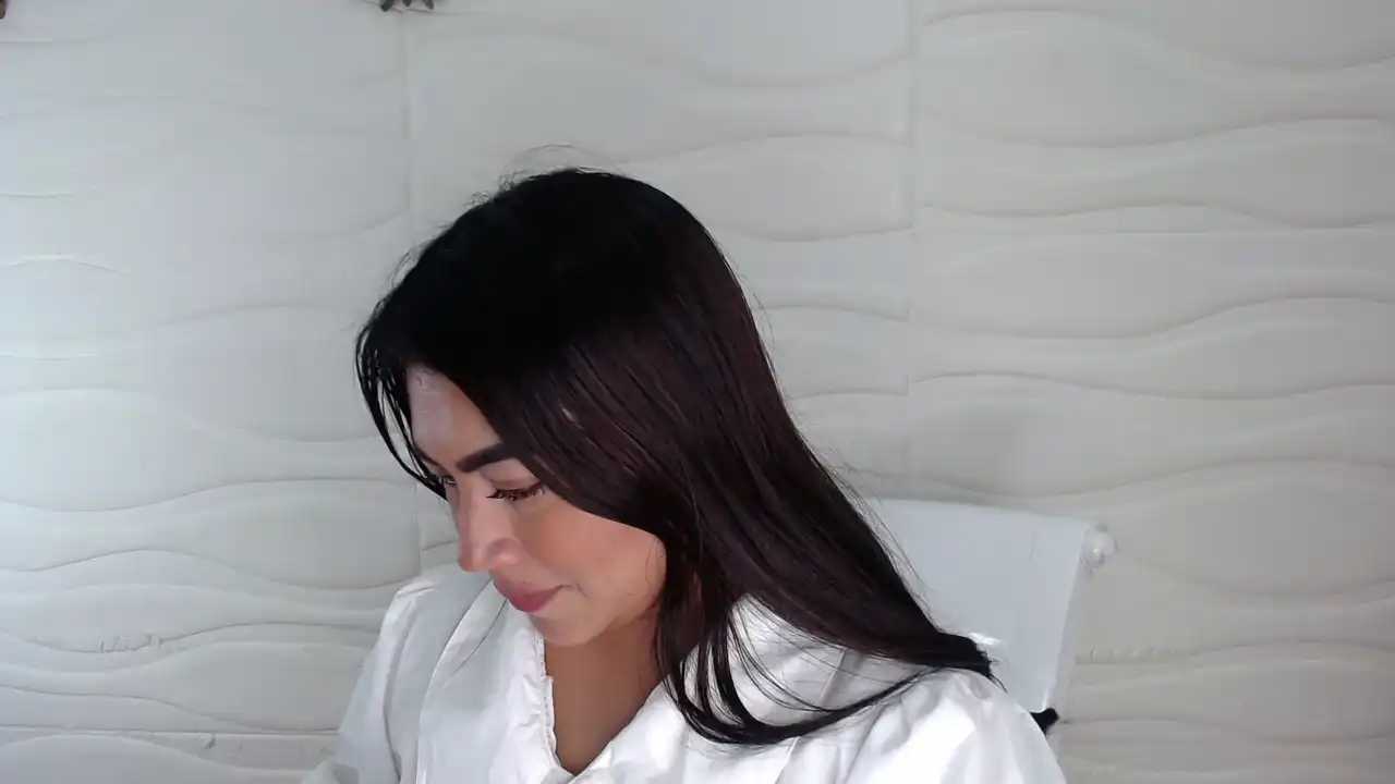 Roxanemyer – [Manyvids Live] Naughty Domi Sexy Bitch – 2026-07-13 17:48:44