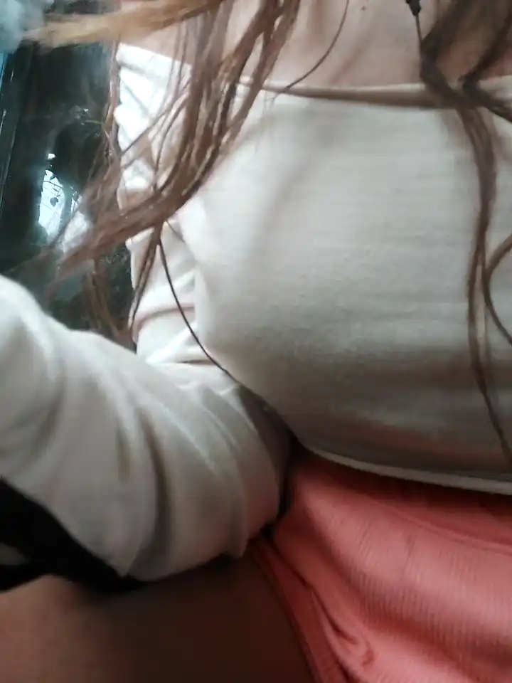 K_lebannon – [Stripchat] Sexcam Gets Lucky Oral – 2026-02-15 08:49:53