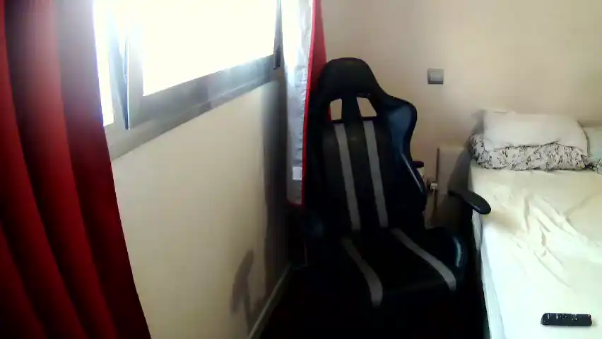 Crisyx – [Amateur.tv] Licking Obmihod Playing On Live Webcam – 2026-04-01 08:15:11