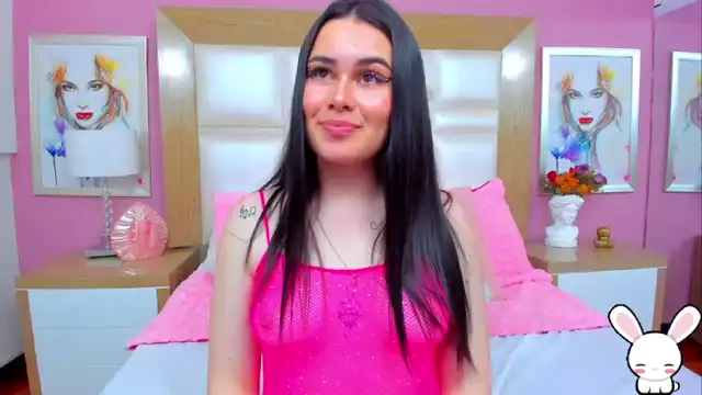 Linablade – [Xlovecam] Naked Model Girl Alone Fucks Herself – 2026-05-19 10:19:36