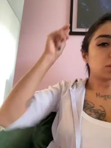 Juanita-fox – [Bongacams] Real Finger Gets Dirty – 2025-07-16 07:57:19