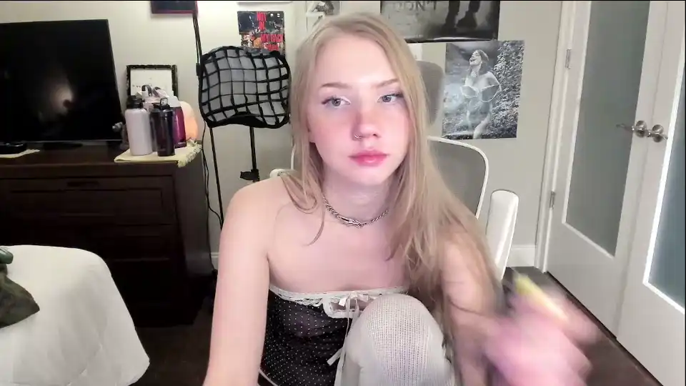 Eve003300 – [Chaturbate] Natural Pretty Cam Model Party – 2026-03-10 18:25:31