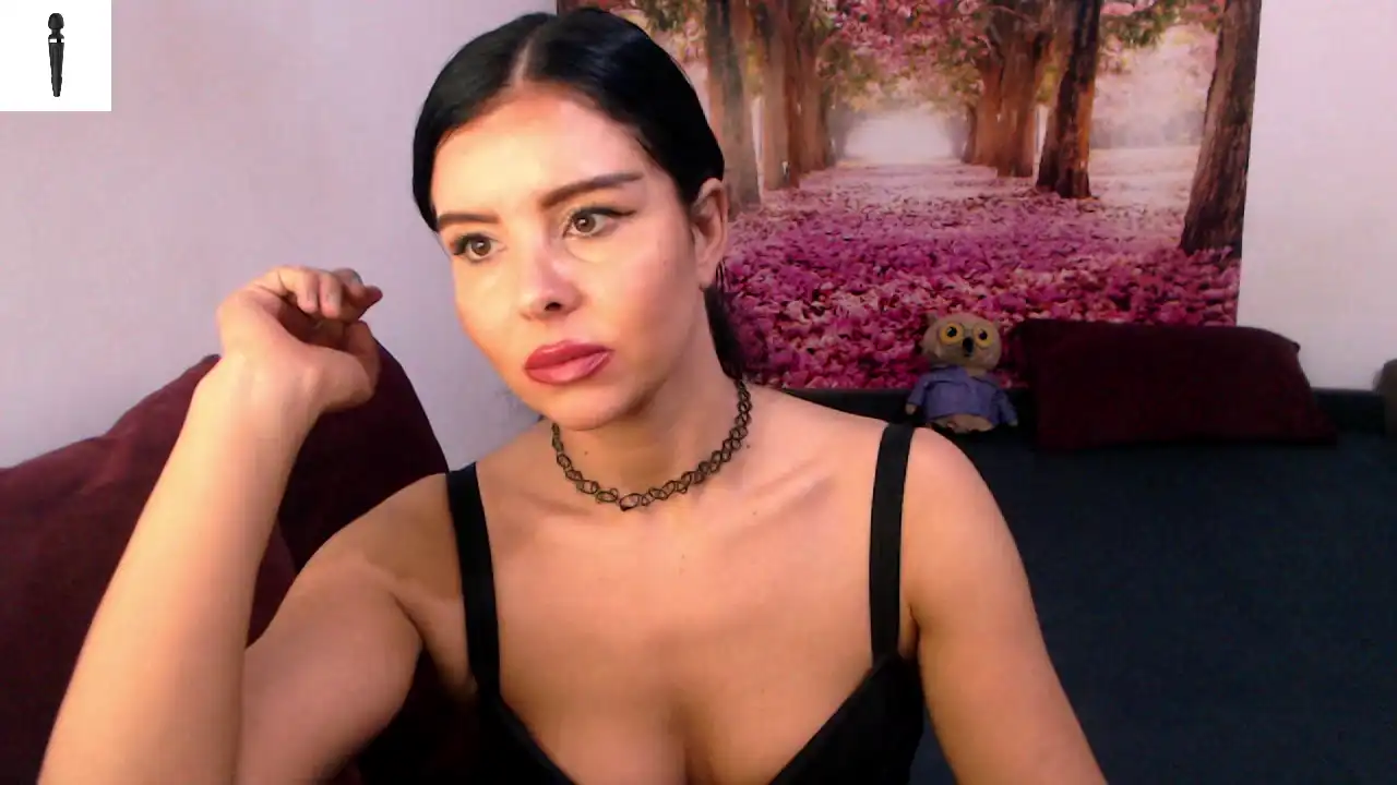 Sofialiub – [Xlovecam] Fingering Real Slut Rubbing Pussy – 2025-11-18 19:32:32