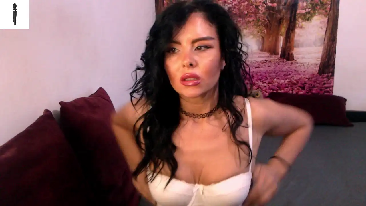 Sofialiub – [Xlovecam] Crazy Horny Cam Show – 2025-09-09 12:19:35