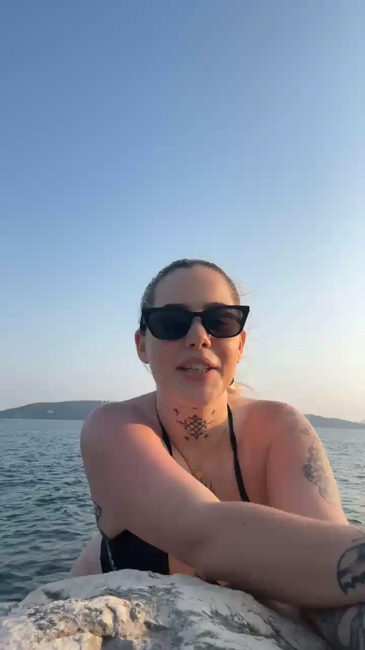 Lovelyzoe – [Cam4] Super Lush Flashing Ass – 2025-09-06 01:20:39