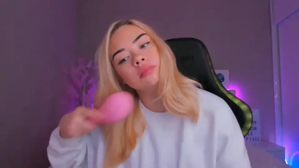 Miamelone – [Manyvids Live] Naked Nude Girl Doggy – 2026-04-24 09:44:02