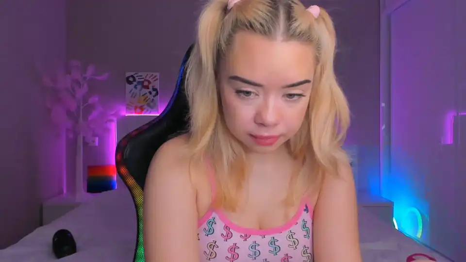 Miamelone – [Manyvids Live] Hot Parts Flashing Ass Slutty – 2025-08-10 10:25:09