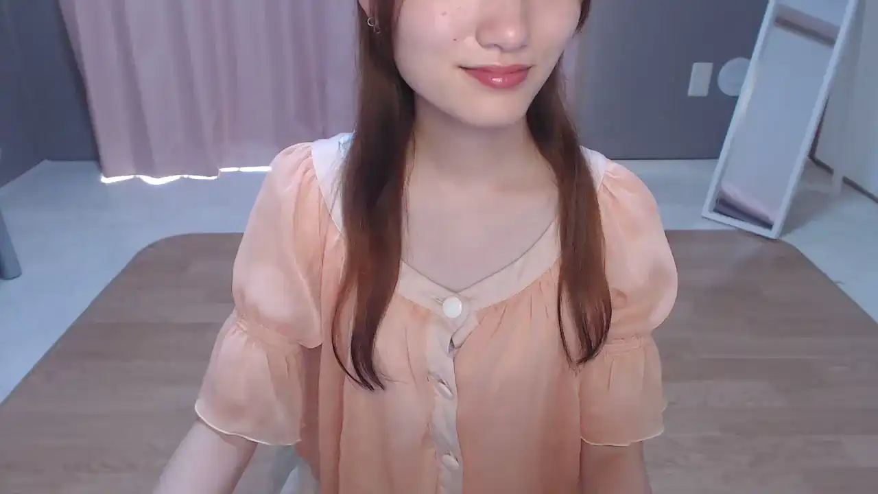 Momochn – [Sakuralive] Wild Babe Surprise Caught On Webcam – 2026-06-07 11:05:04