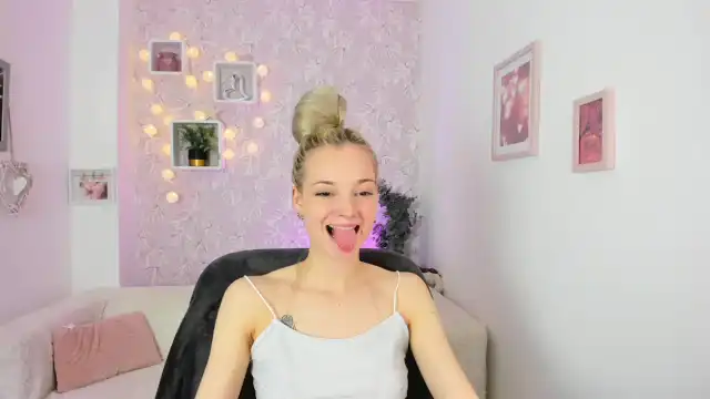 Lexy_belle18 – [Myfreecams] Playing On Live Webcam Doggy Hot Babe Strips – 2026-01-07 11:21:31