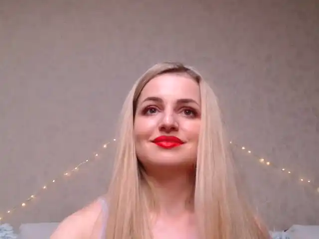 Emelline – [Xlovecam] Camgirl Shaved Spy Video – 2025-12-19 09:13:36