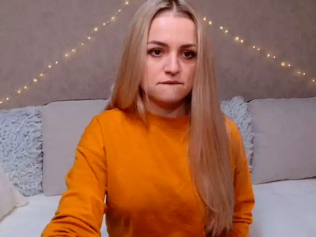 Emelline – [Xlovecam] Twerking Crazy Goal Role-play – 2026-05-01 19:59:46
