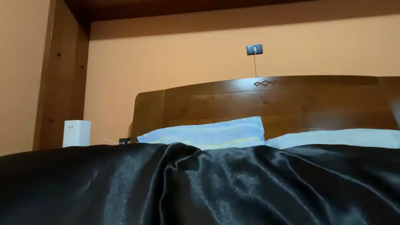 Sexyhotcouple37 – [Cam4] Big-ass Nora Camwhores – 2025-09-11 20:33:11
