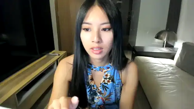 Stephanie – [Myfreecams] Mom Stream Record Closeup – 2025-10-14 15:20:47